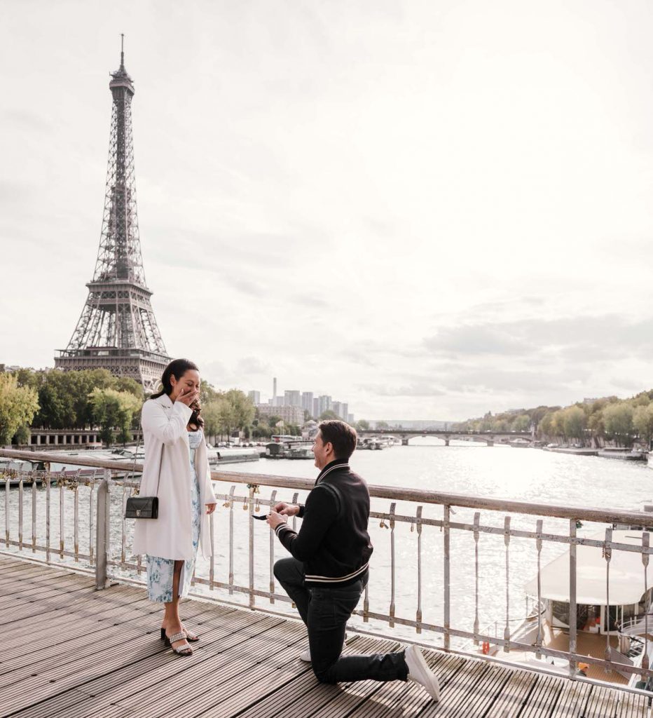 paris surprise proposal eiffel tower view