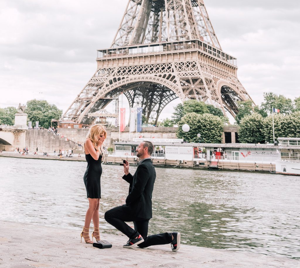 paris surprise proposal photographer eiffel tower