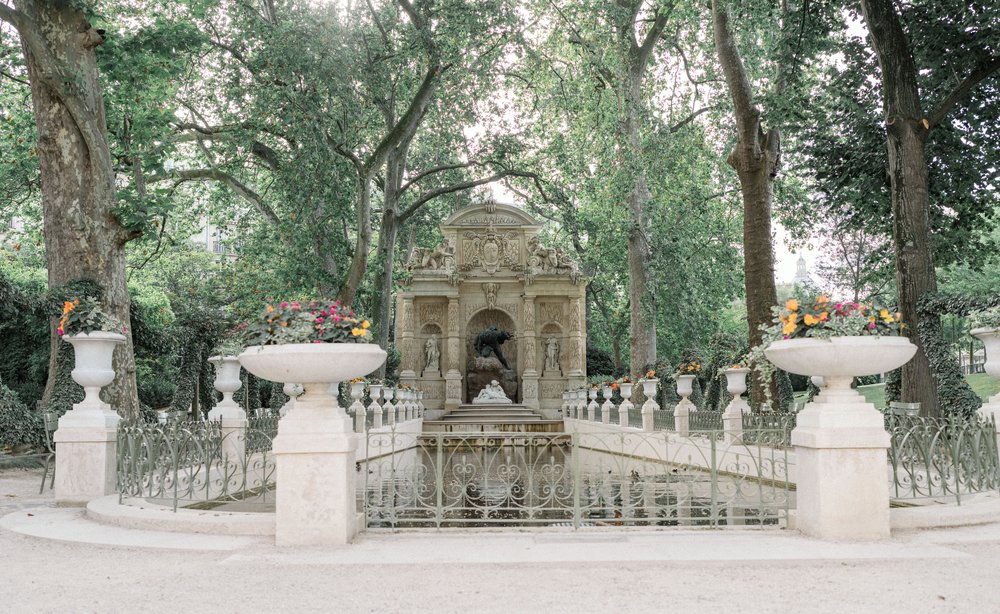 medicis fountain in luxembourg gardens paris