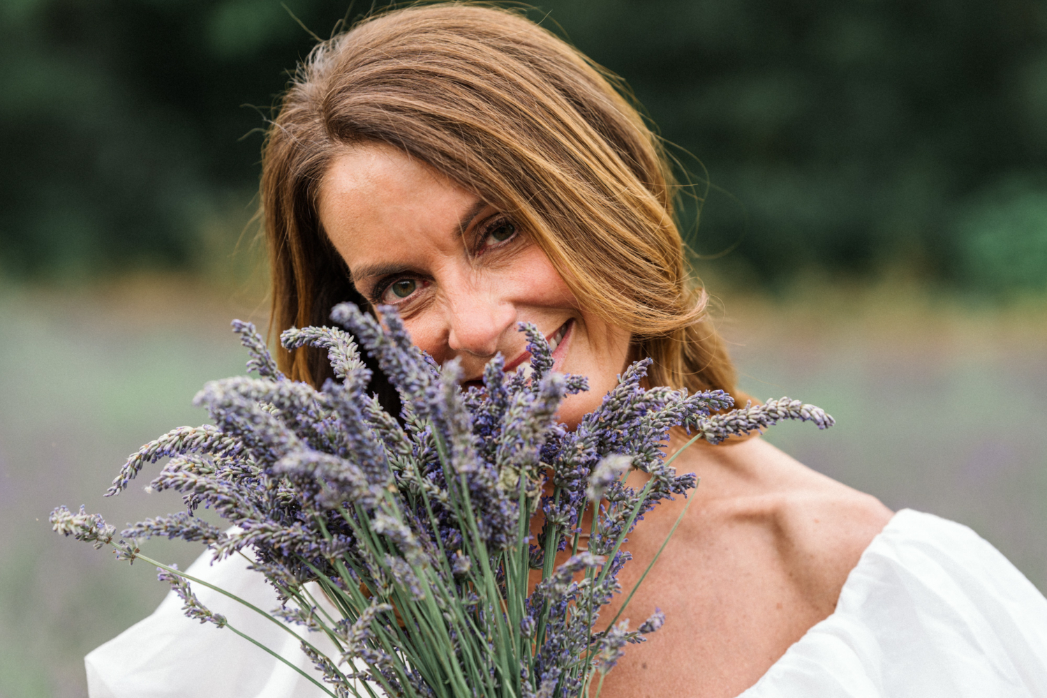 woman holds bouquet of lavender