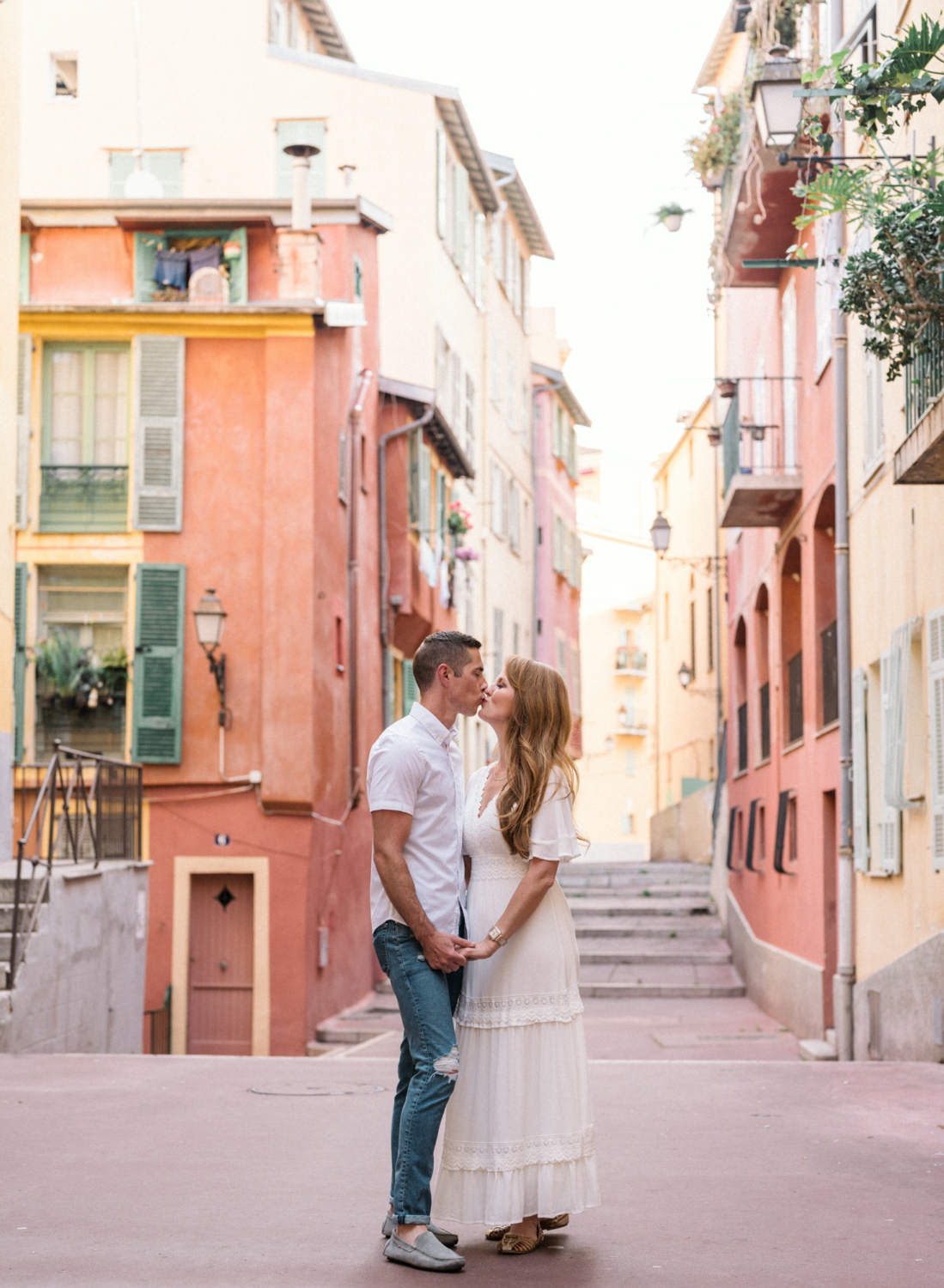 couple celebrating anniversary kiss in old nice france