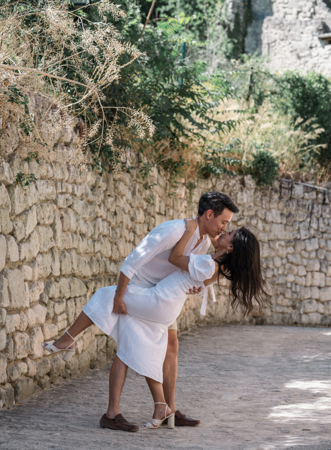 man and woman dance les baux de provence