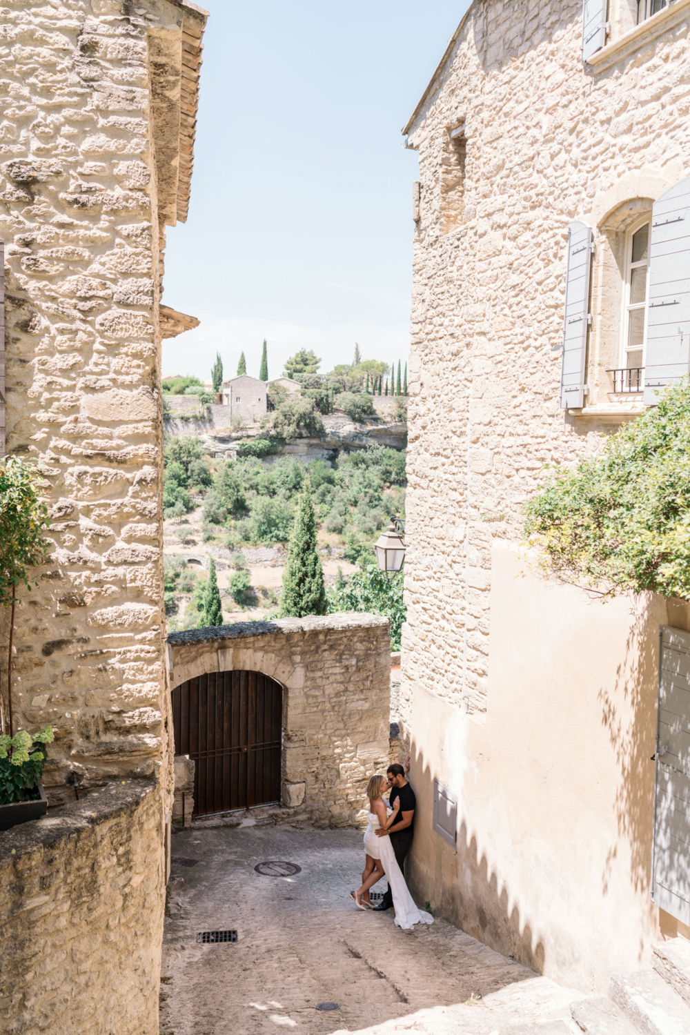 bride and groom kiss in gordes france