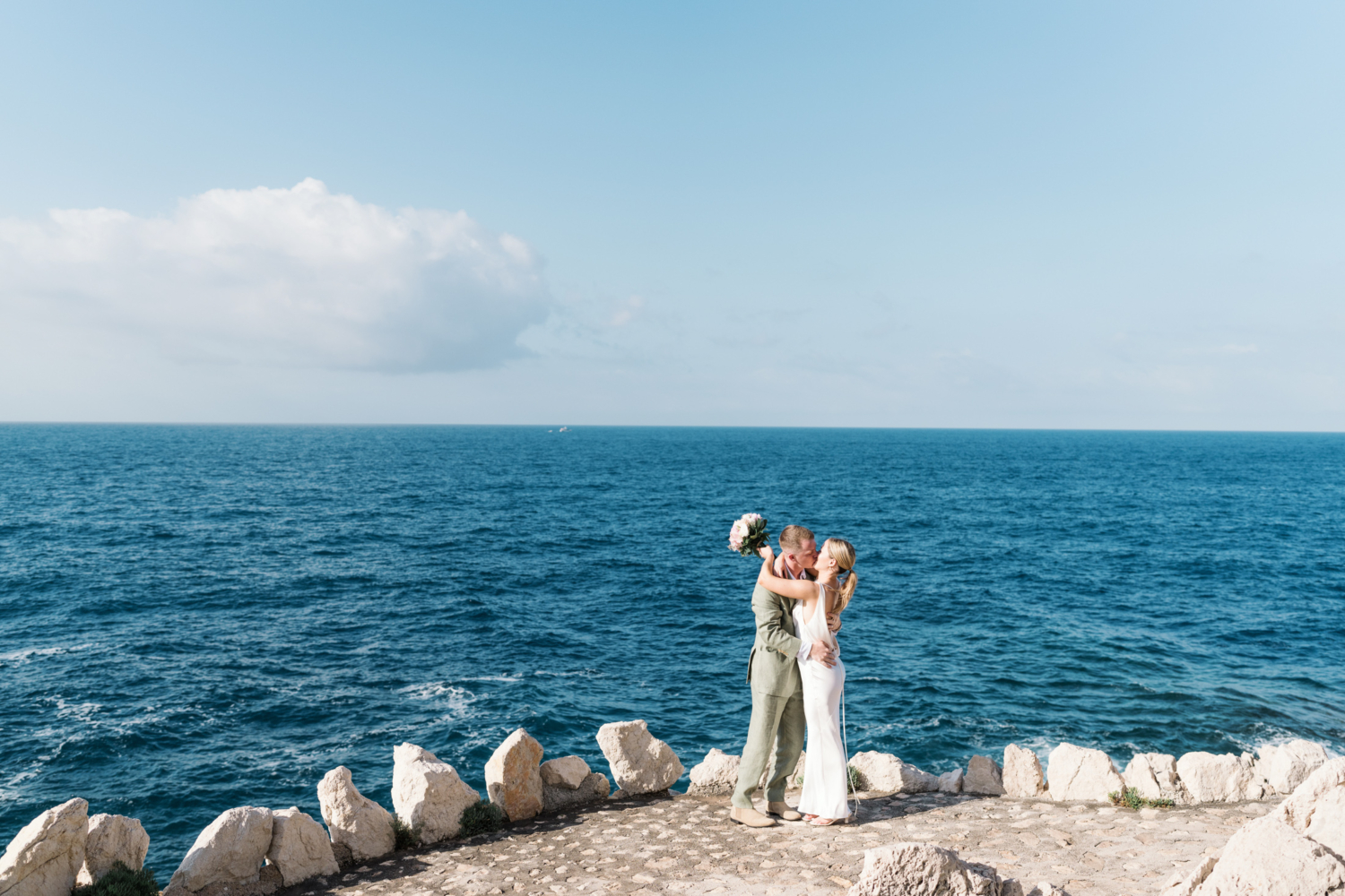 bride and groom kiss with sea view in saint jean cap ferrat