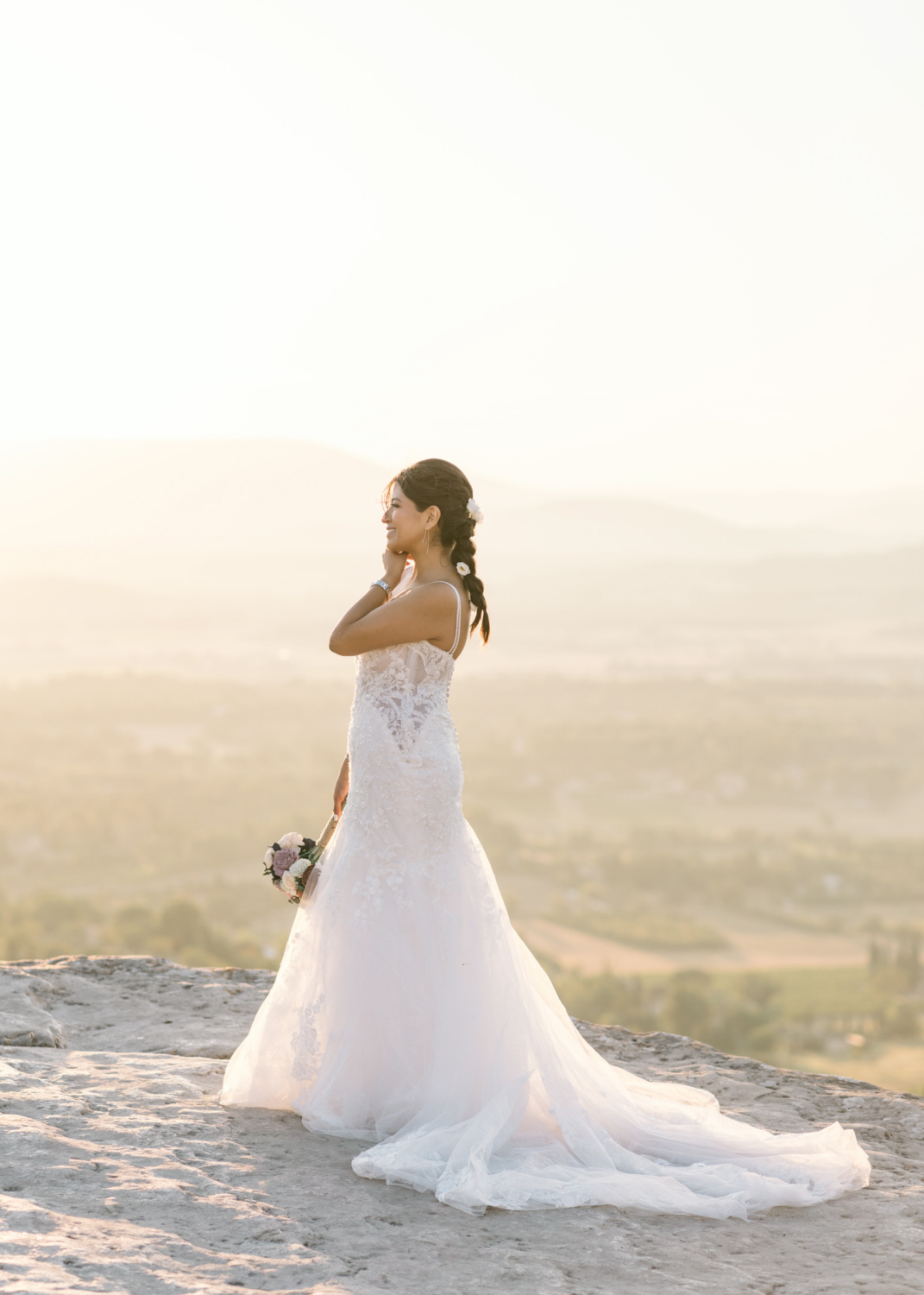 bride at sunrise in gordes france