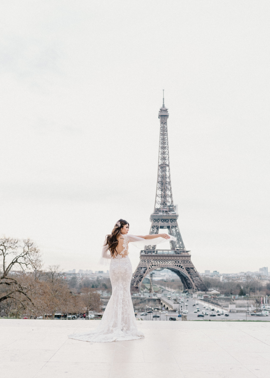 asian bride posing in wedding gown at eiffel tower paris