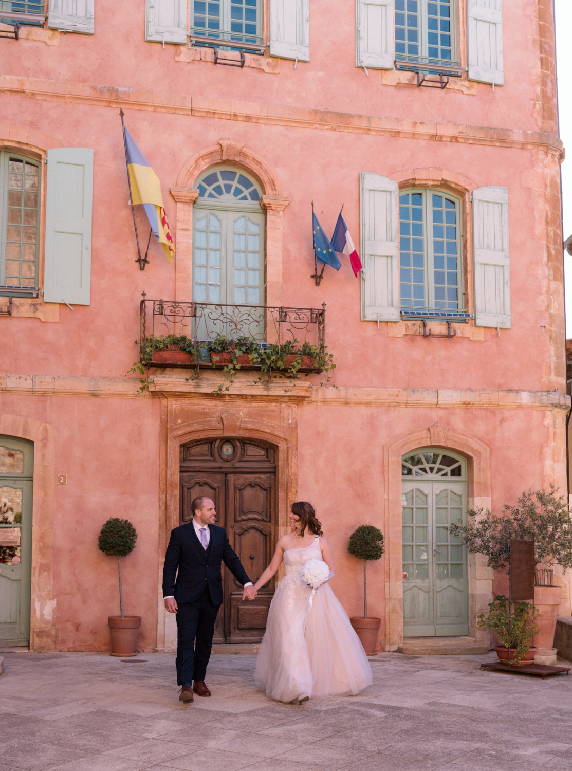 elopement photoshoot in roussillon france