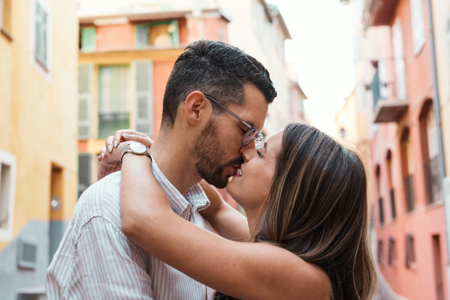 happy couple kiss in old town nice