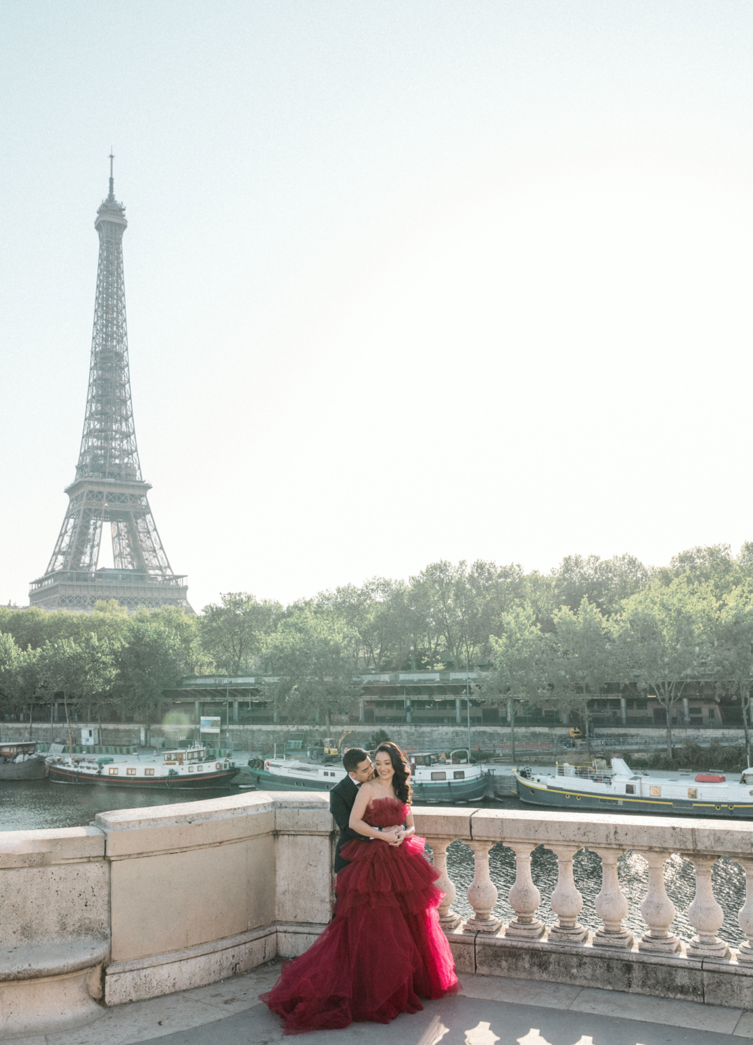 asian couple hug with view of eiffel tower