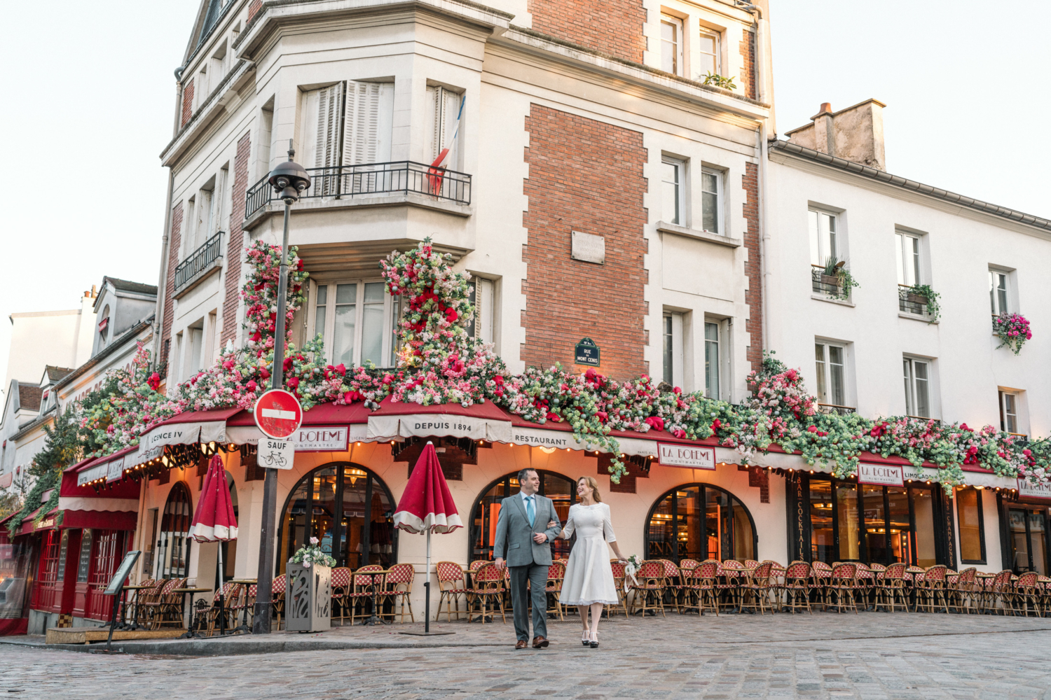 newlyweds walk in montmartre place du tertre paris