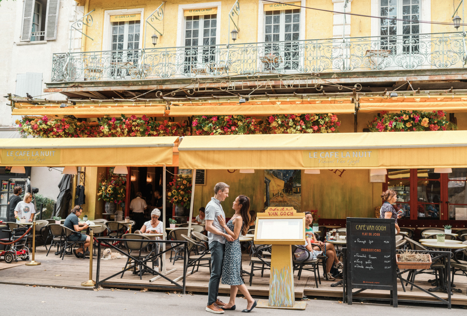 couple embrace in front of cafe van gogh in arles france