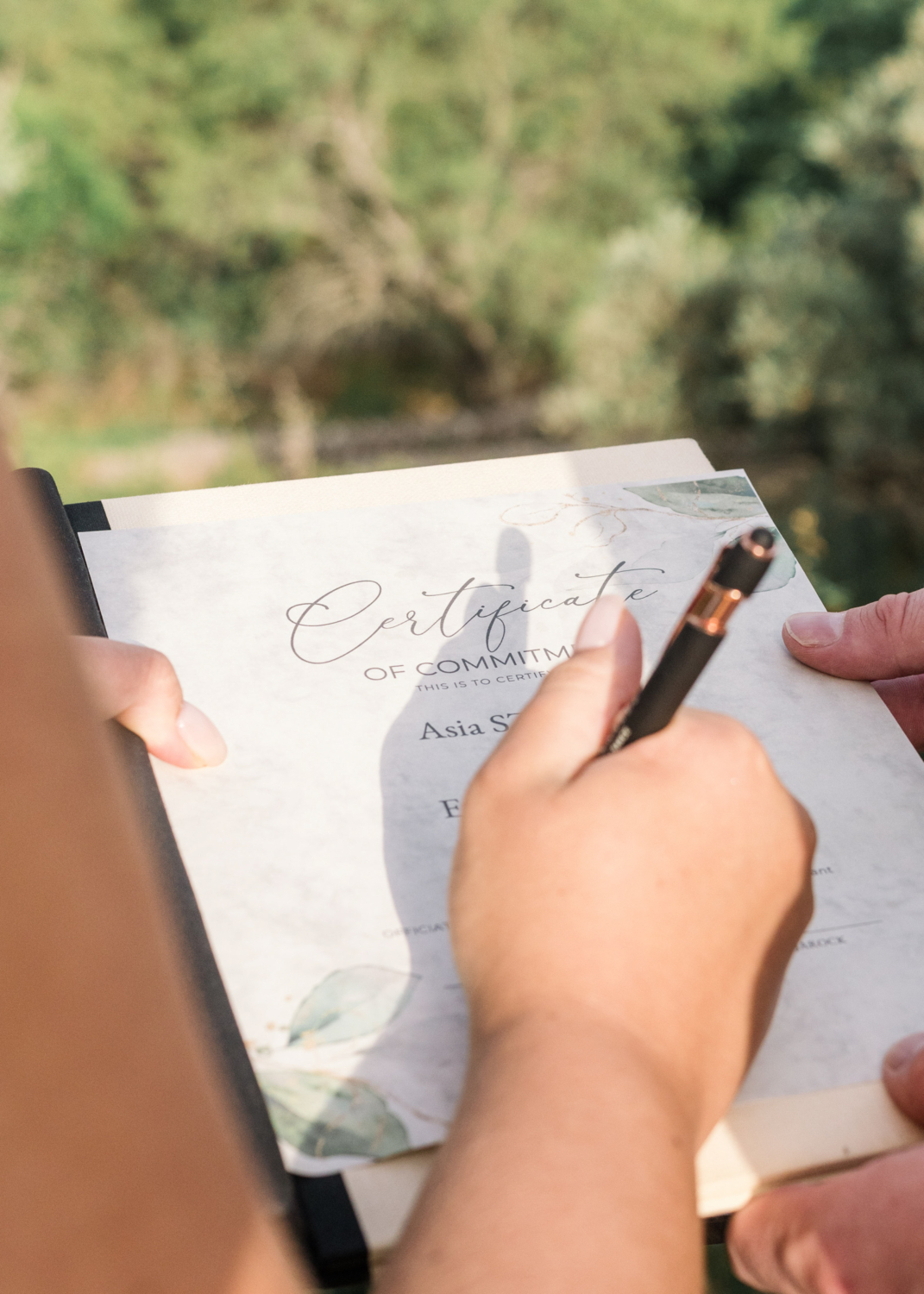 bride signs marriage certificate in gordes france