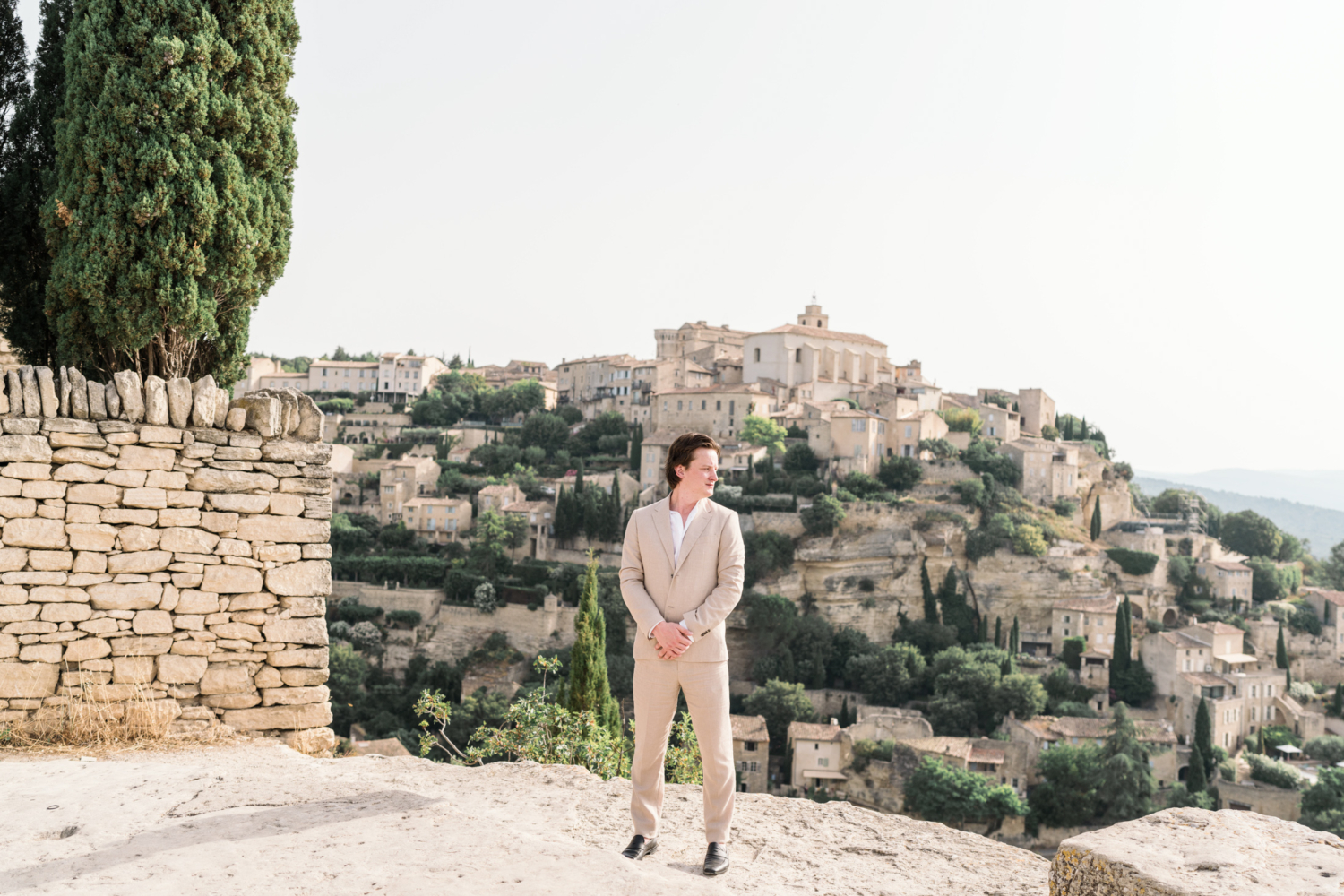 groom poses in gordes france