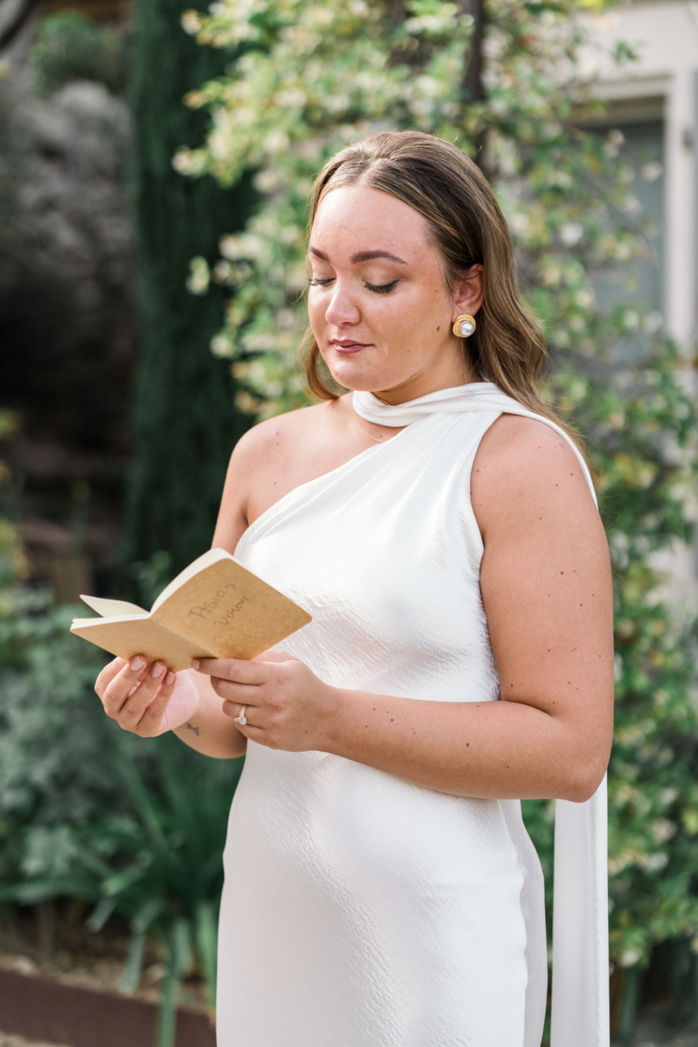 bride reads her vows during elopement ceremony in gordes france