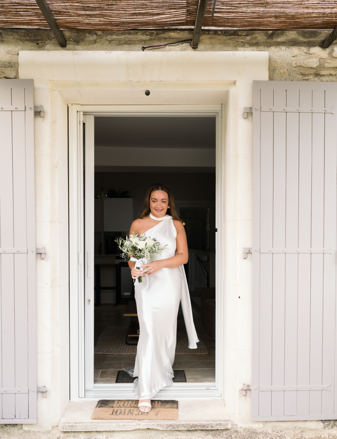 bride walks to her elopement in gordes france