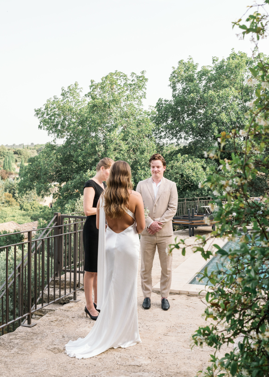 touching elopement ceremony in gordes france