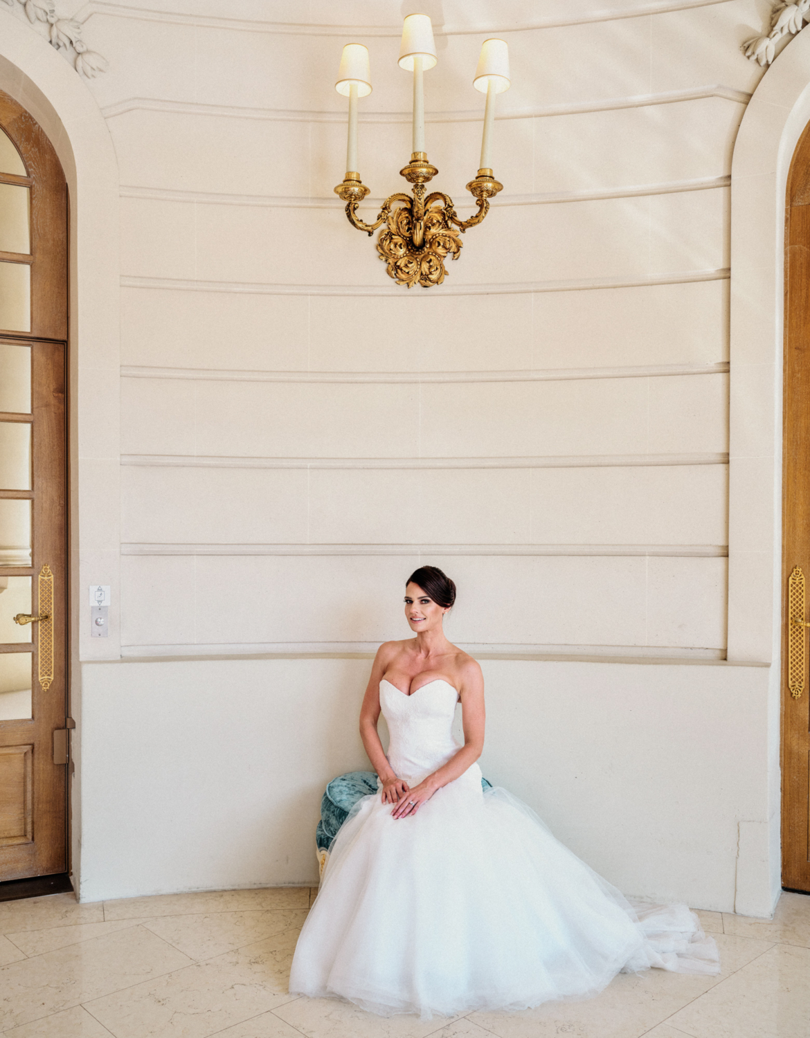 bride poses at ritz hotel paris