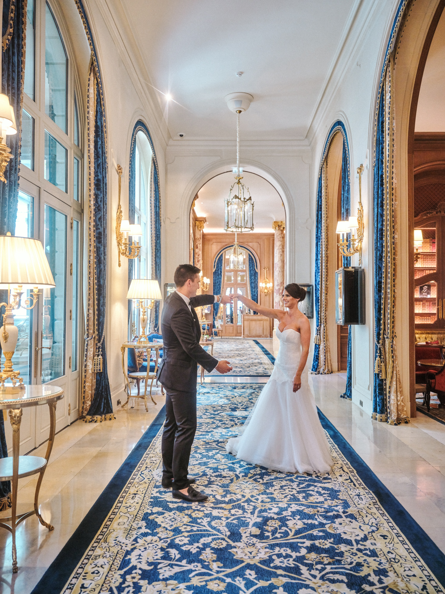 wedding couple dance at the ritz paris