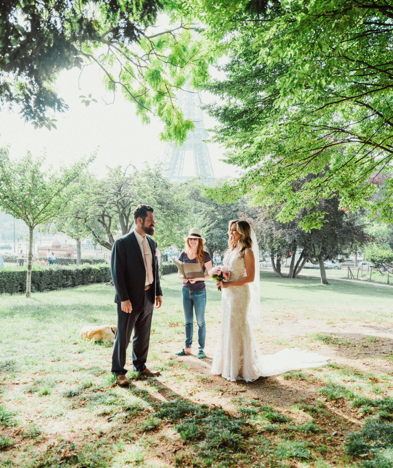 elopement ceremony in trocadero gardens paris