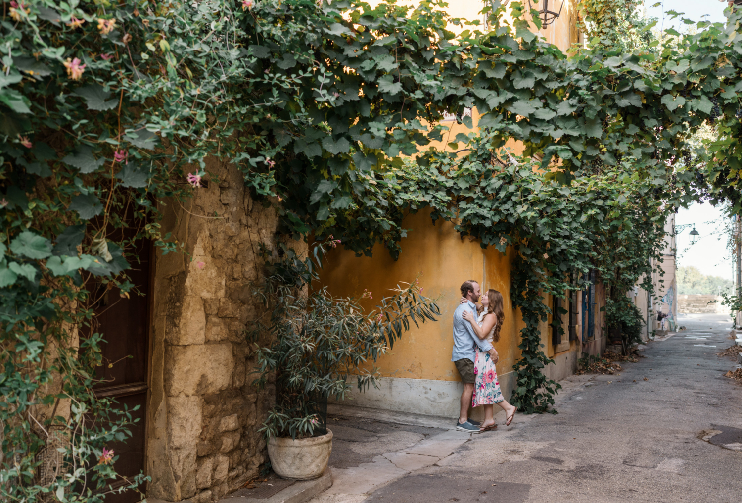 married couple embrace on the streets of arles france