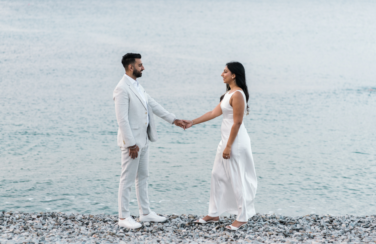 indian couple pose next to the sea in nice france