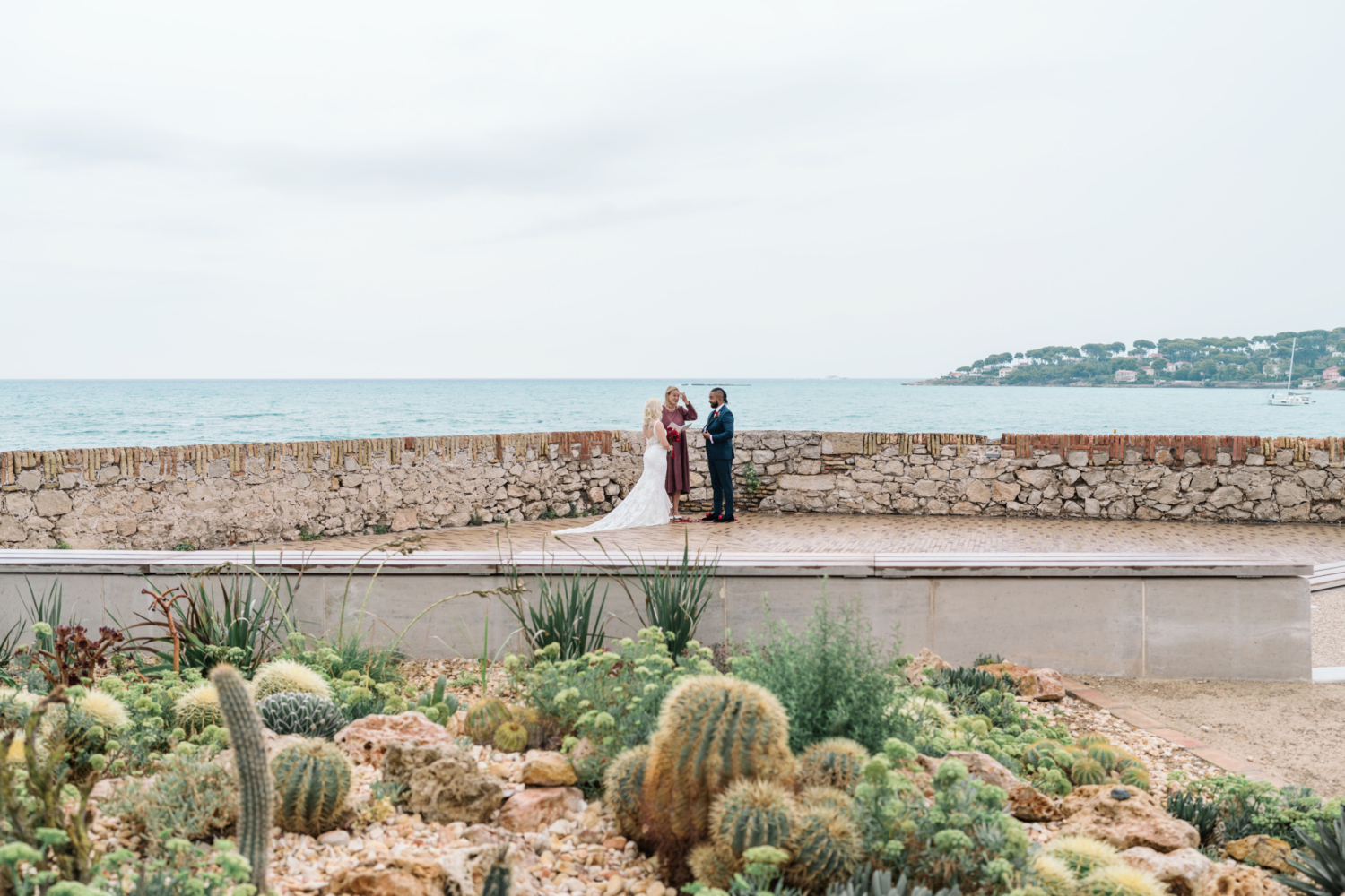 elopement ceremony in jardin de poetes in antibes france