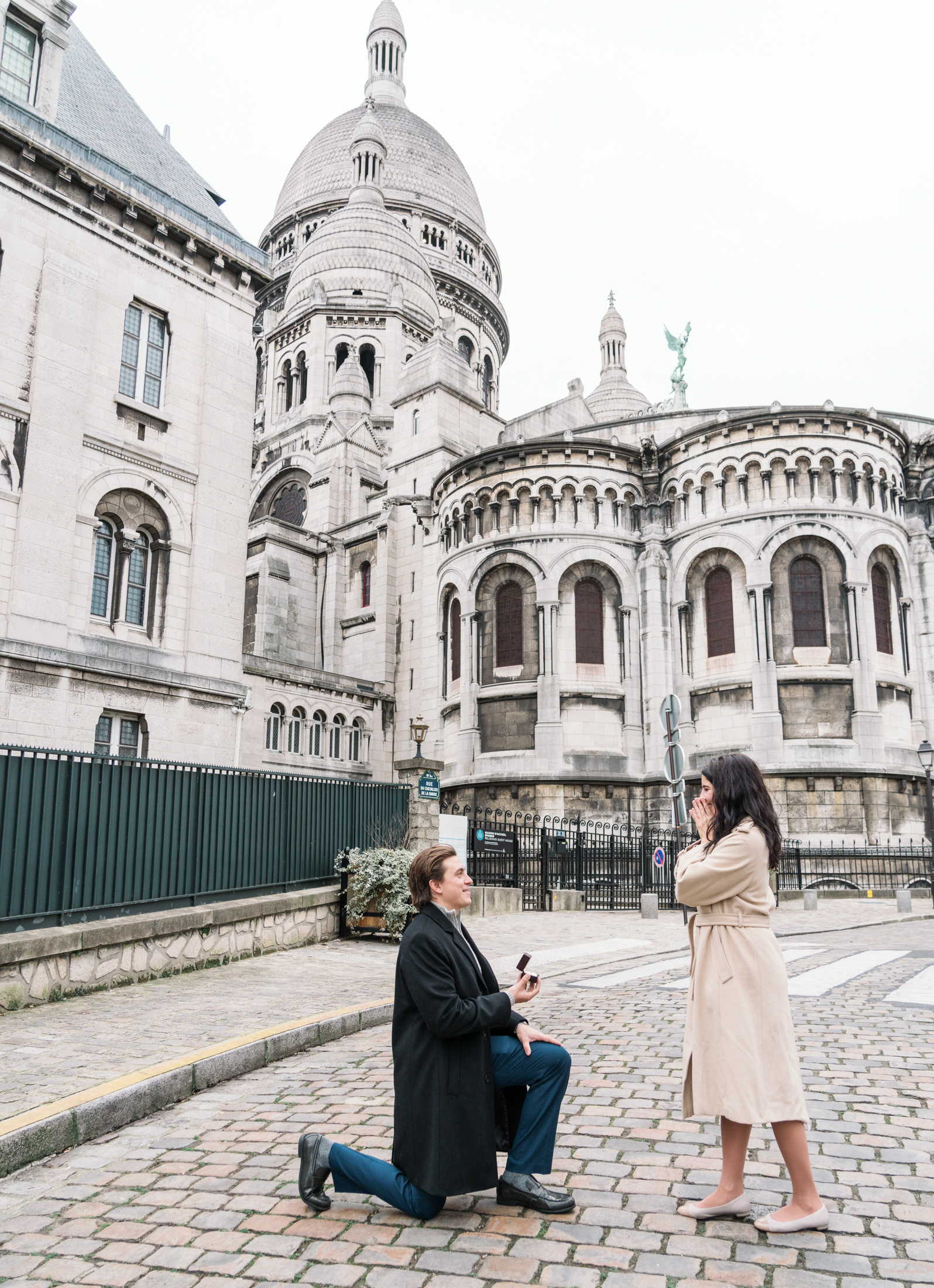 man proposes to woman at basilica of sacre coeur in paris