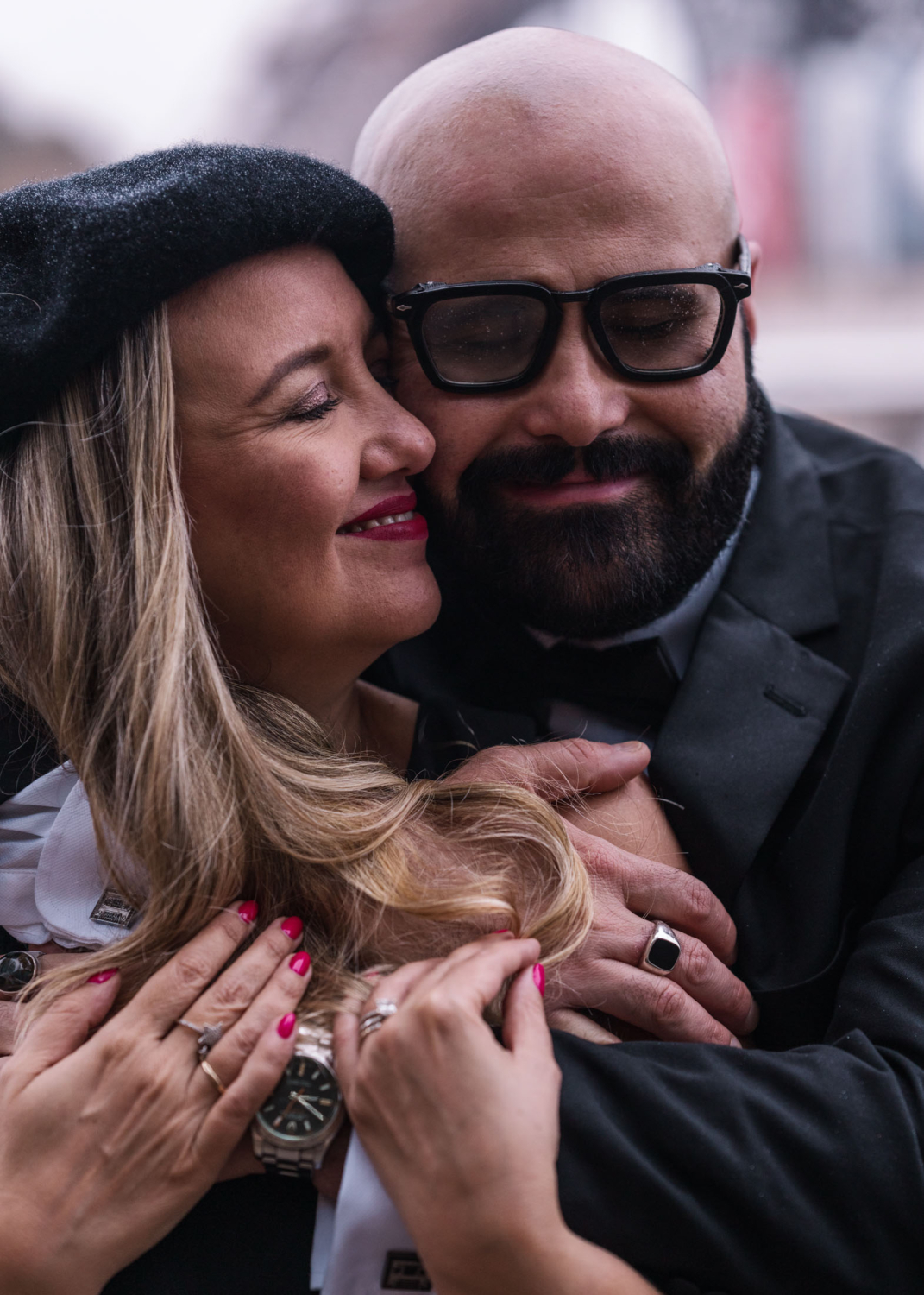 husband embraces wife in paris