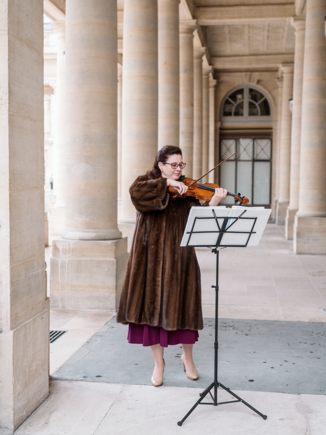 violinist plays at wedding in paris france