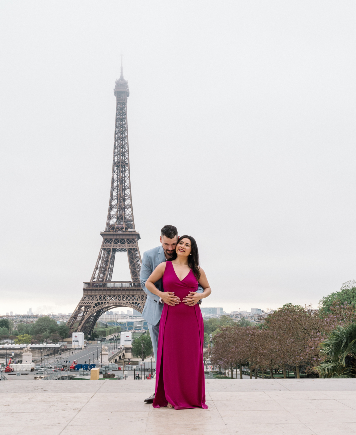 man hold woman in his arms with view of eiffel tower in paris france