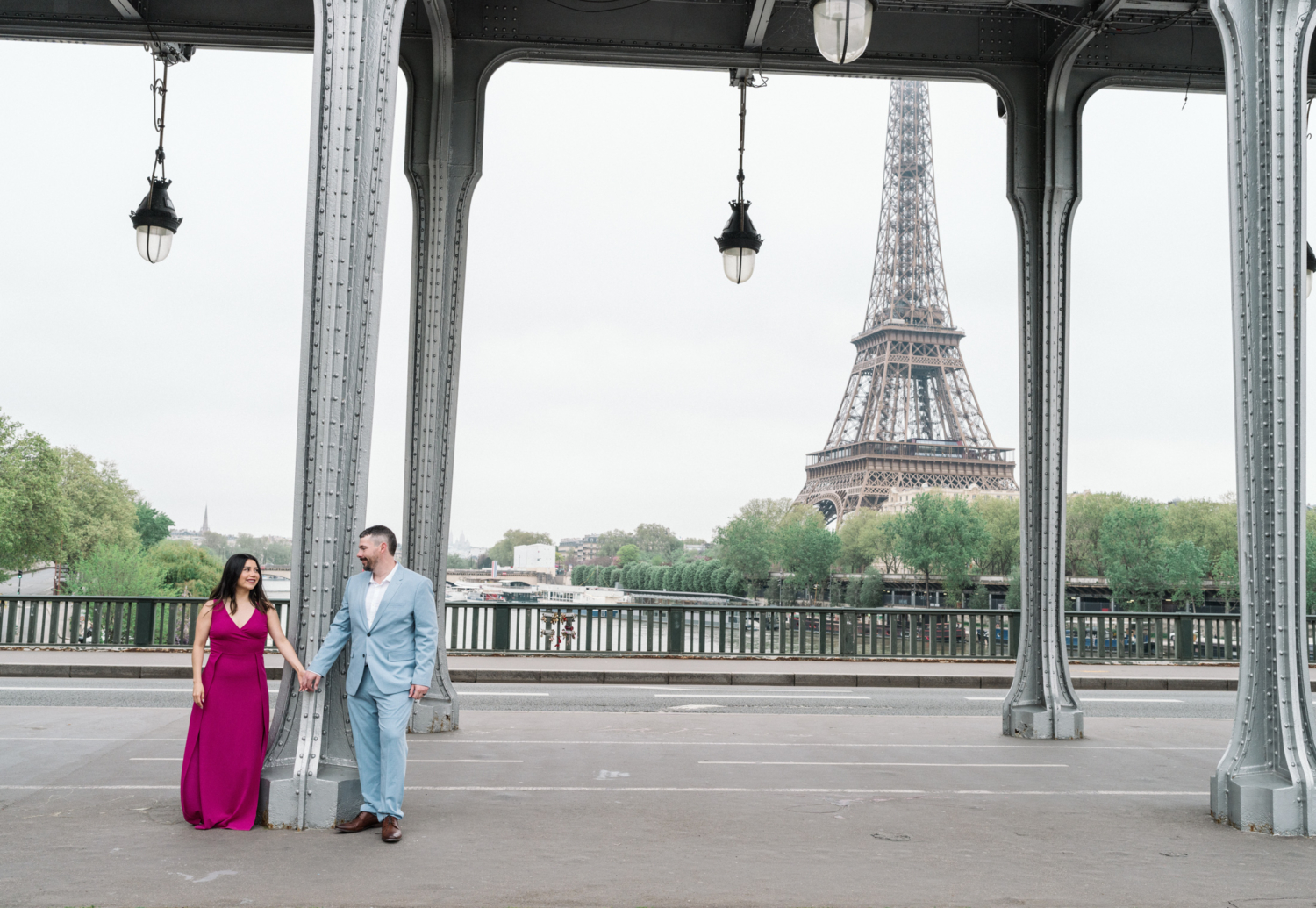 couple celebrate anniversary posing on bir hakeim bridge in paris