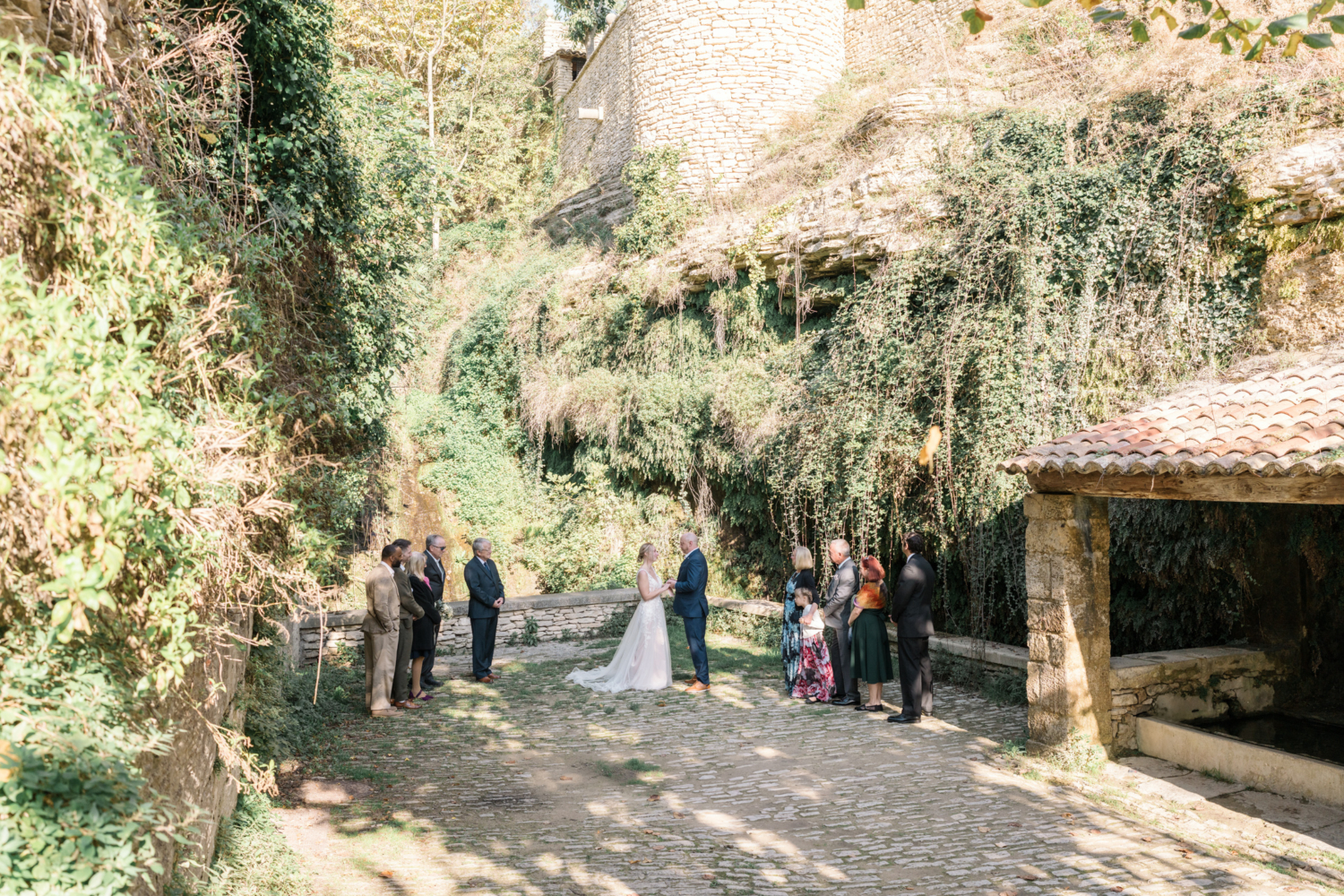 destination wedding in gordes france provence