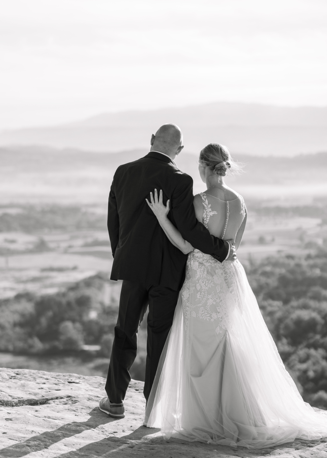 bride and groom look out over the landscape of gordes france