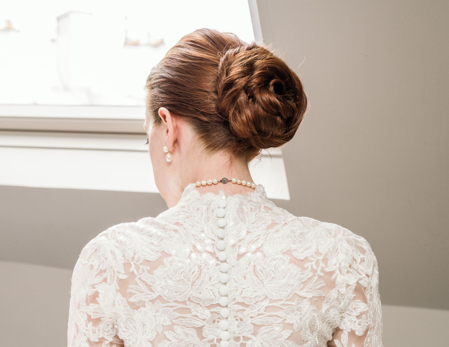 bridal preparation for wedding in paris