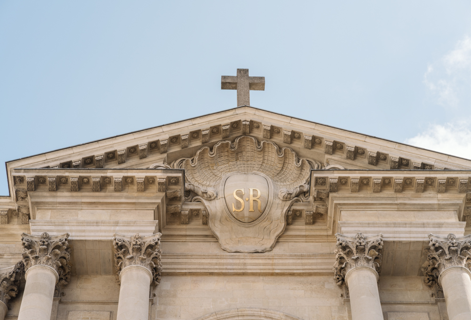 exterior of eglise saint roch in paris