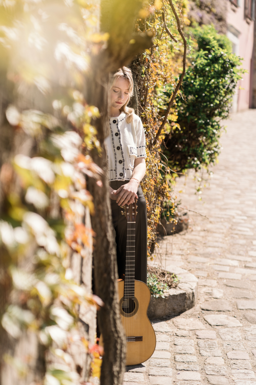 decca recording artist alexandra whittingham photoshoot at montmartre in paris by karina leigh photography