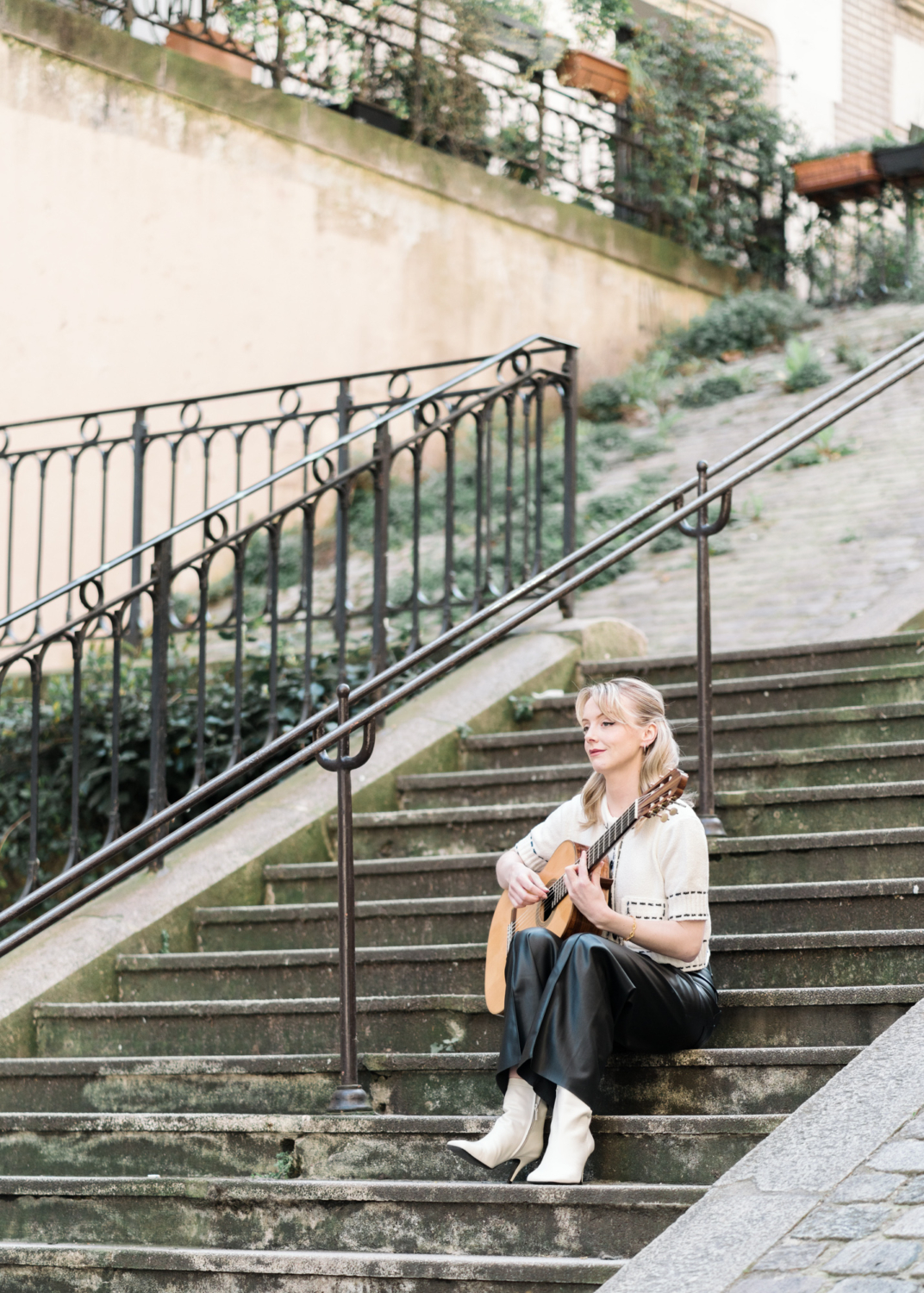 decca recording artist alexandra whittingham photoshoot at montmartre in paris by karina leigh photography