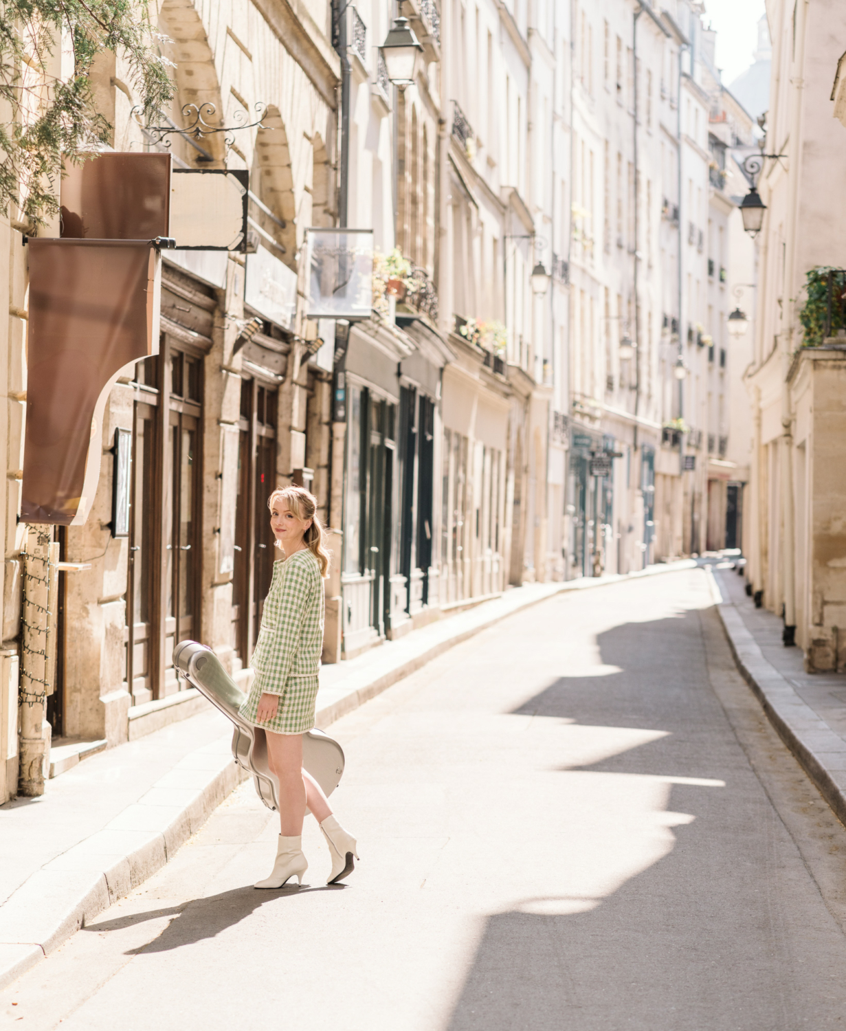 decca recording artist alexandra whittingham photoshoot in paris by karina leigh photography