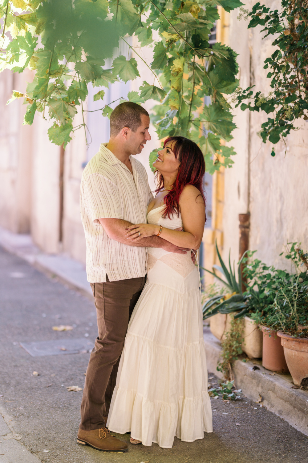 cute couple pose on a beautiful street in arles france