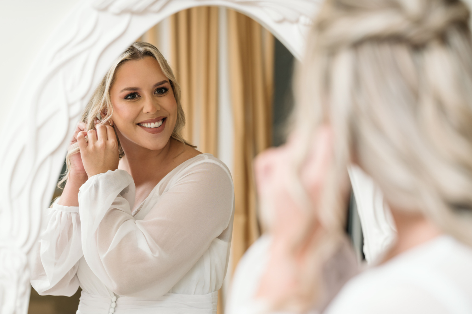 bride gets ready for her elopement in nice france