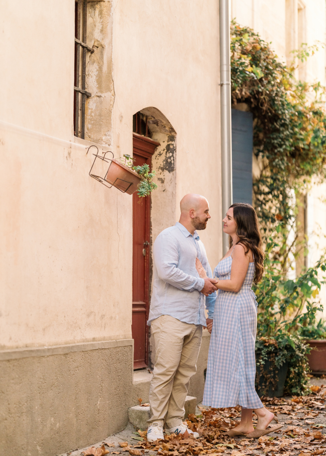engaged couple embrace with autumn leaves in arles france