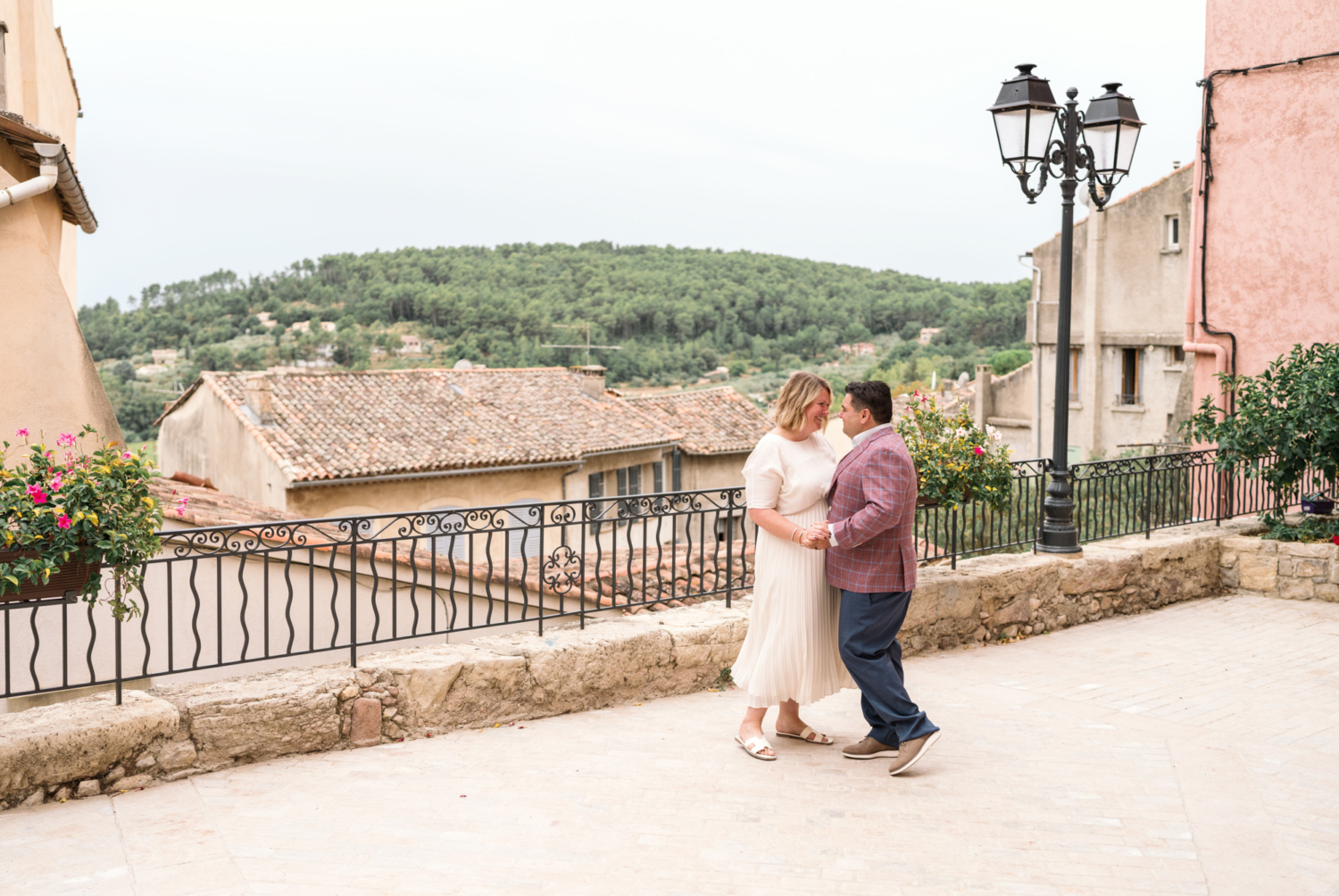 bride and groom dance on their wedding day in callas france
