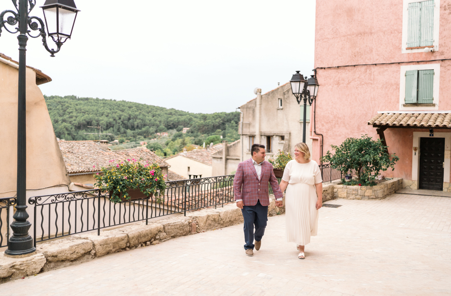 bride and groom walk on their wedding day in callas france