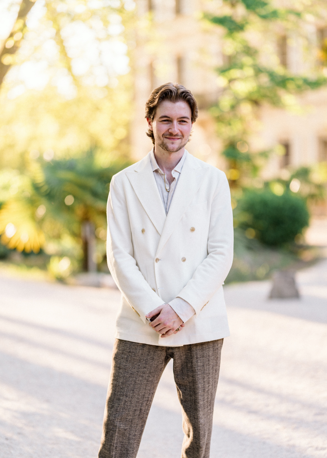 surprise engagement at chateau des alpilles in provence france