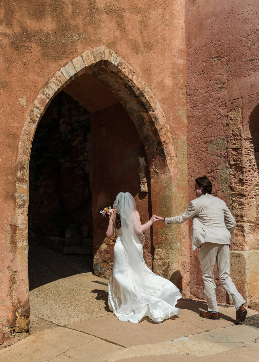 editorial-wedding-photos-roussillon-ochre-cliffs-provence